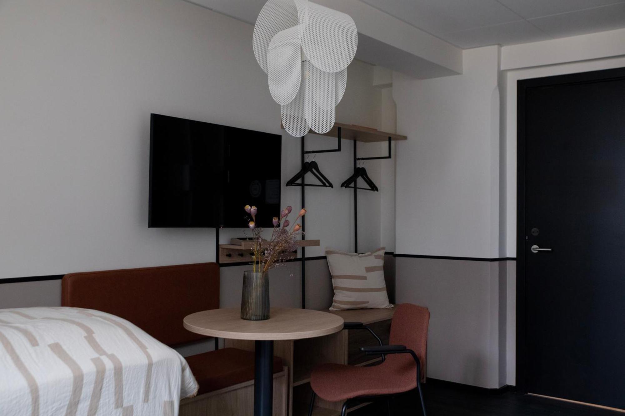 Compact Studio - Small Double with Kitchen